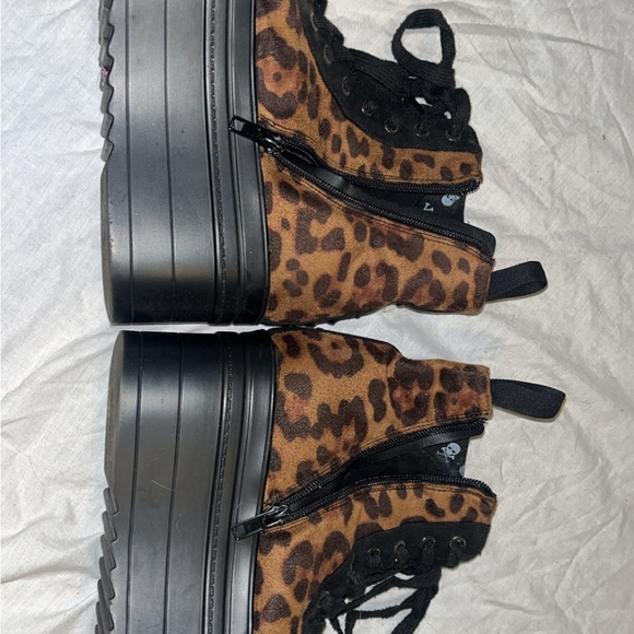 Leopard platforms - Picture 3 of 3